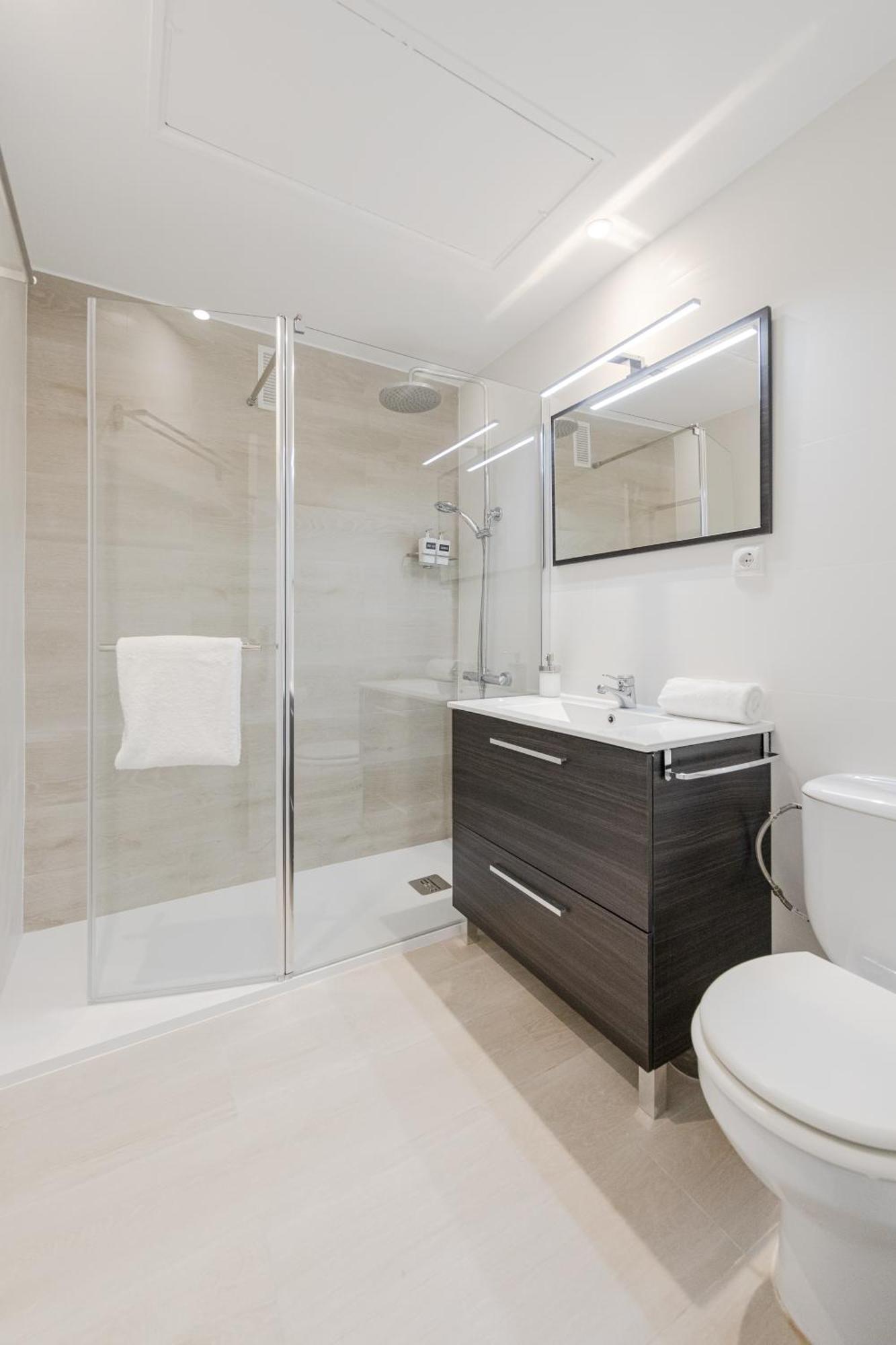 Isg Apartments Becquer Free Parking Inside The Building Sevilla Exteriör bild